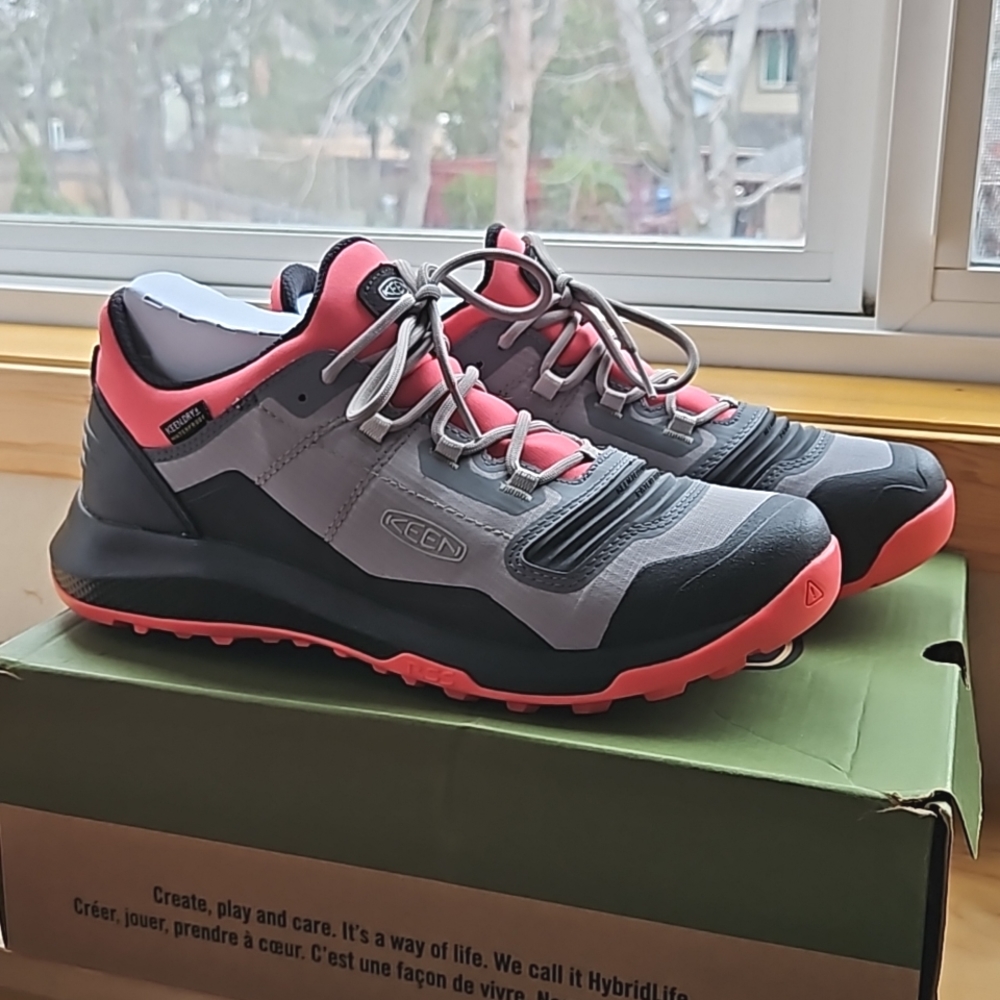 NIB Women's Keen Tempo Flex WP